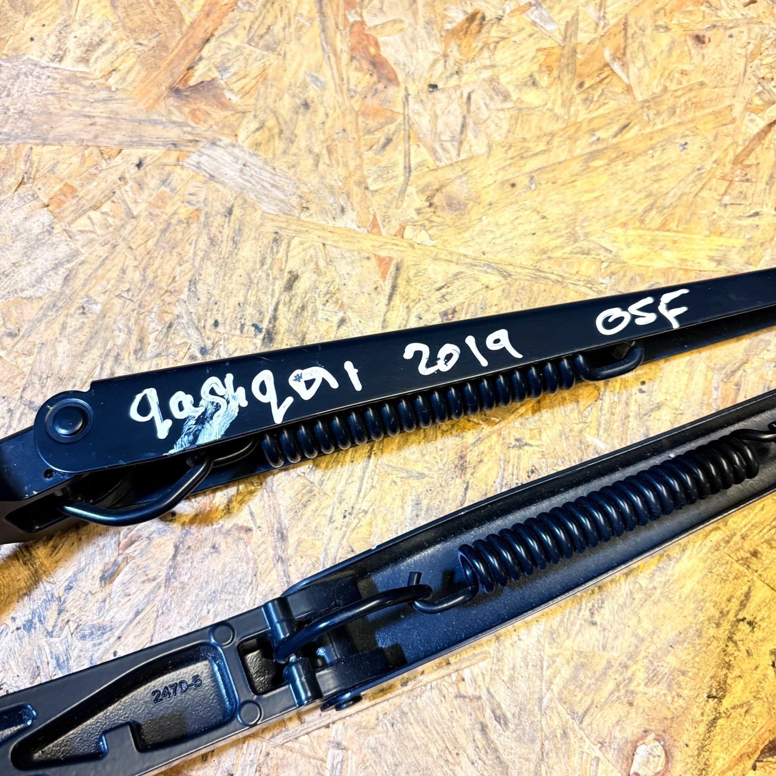 NISSAN QASHQAI 2019 RIGHT FRONT WIPER ARM 5 DOOR HATCH
