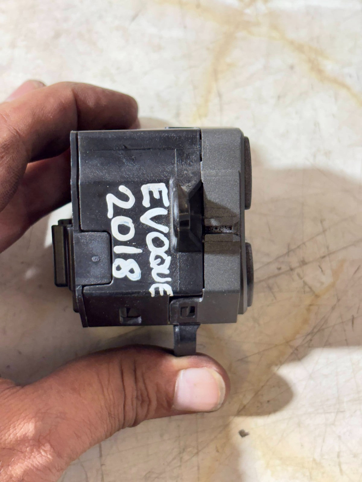 2012-2018 LAND ROVER EVOQUE CENTER CONSOLE TRACTION CONTROL ECO SWITCH