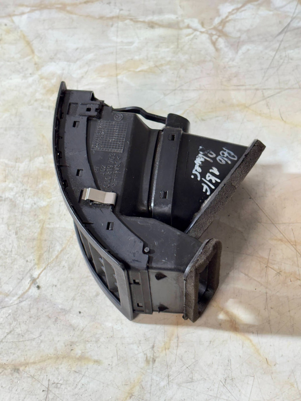2009 VW POLO PASSENGER SIDE FRONT AIR VENT 6Q0 819 703