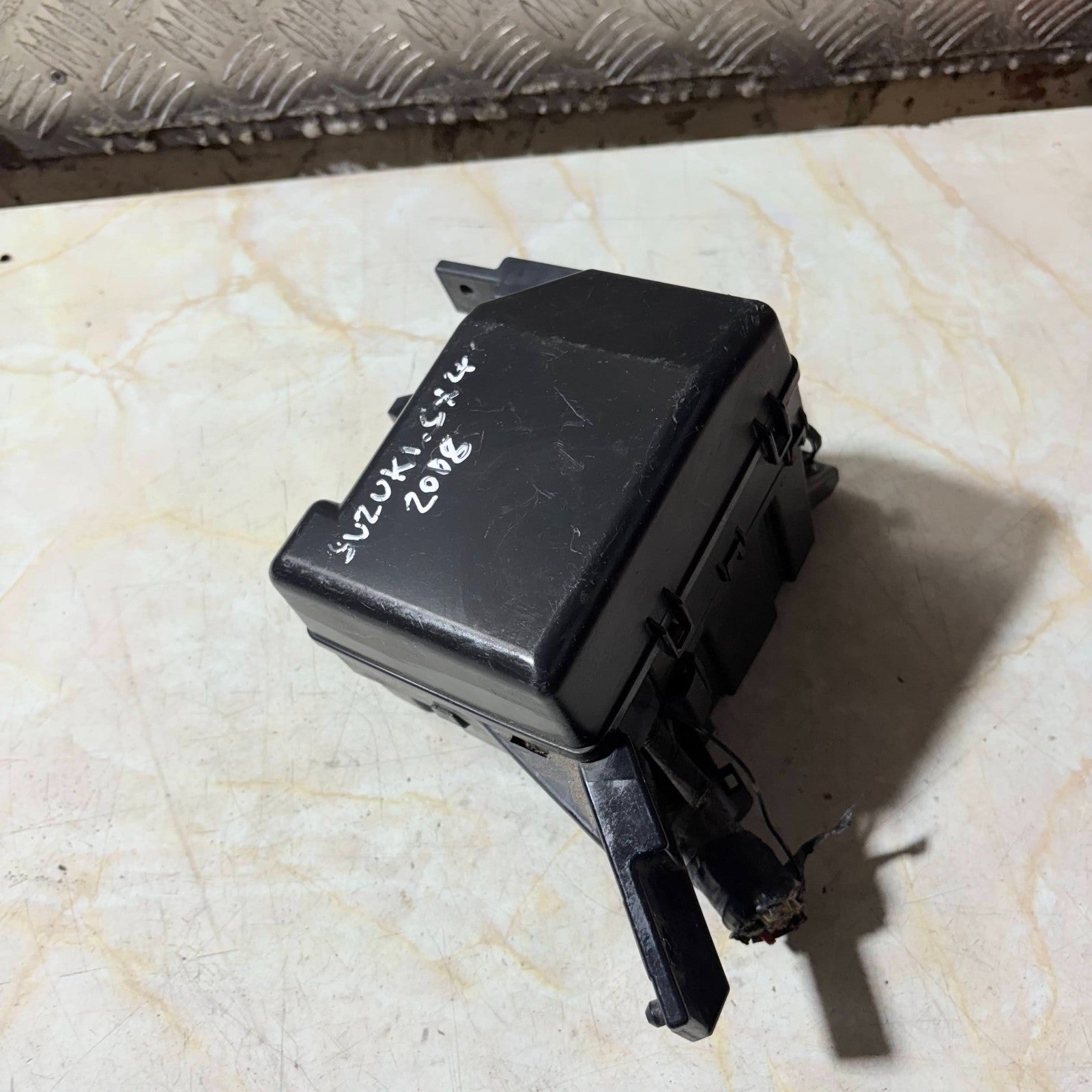 Suzuki SX4 Mk1 2006-2014 Engine Bay Fuse Box 1.6 Petrol