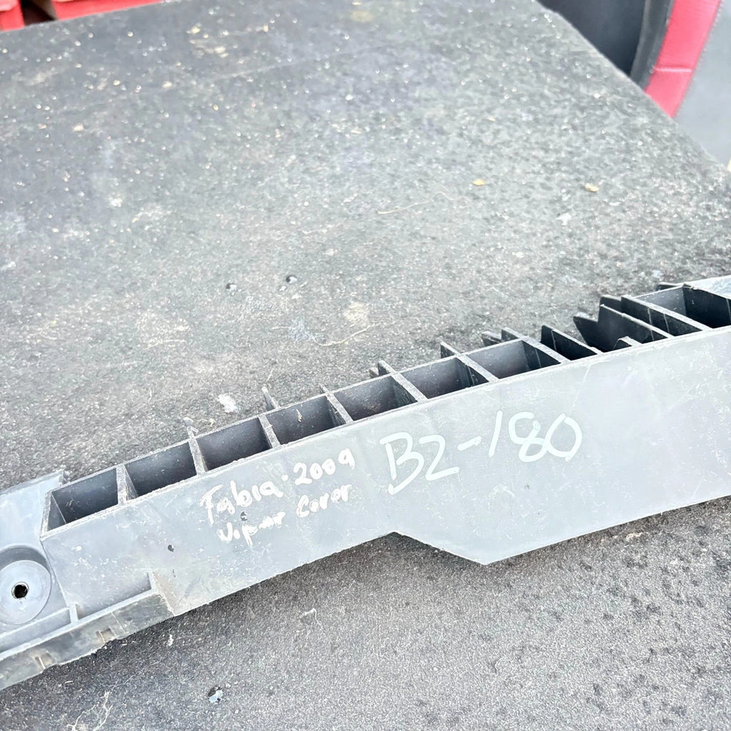 SKODA FABIA FRONT WIPER COWL TRIM SCUTTLE 2007 - 2010