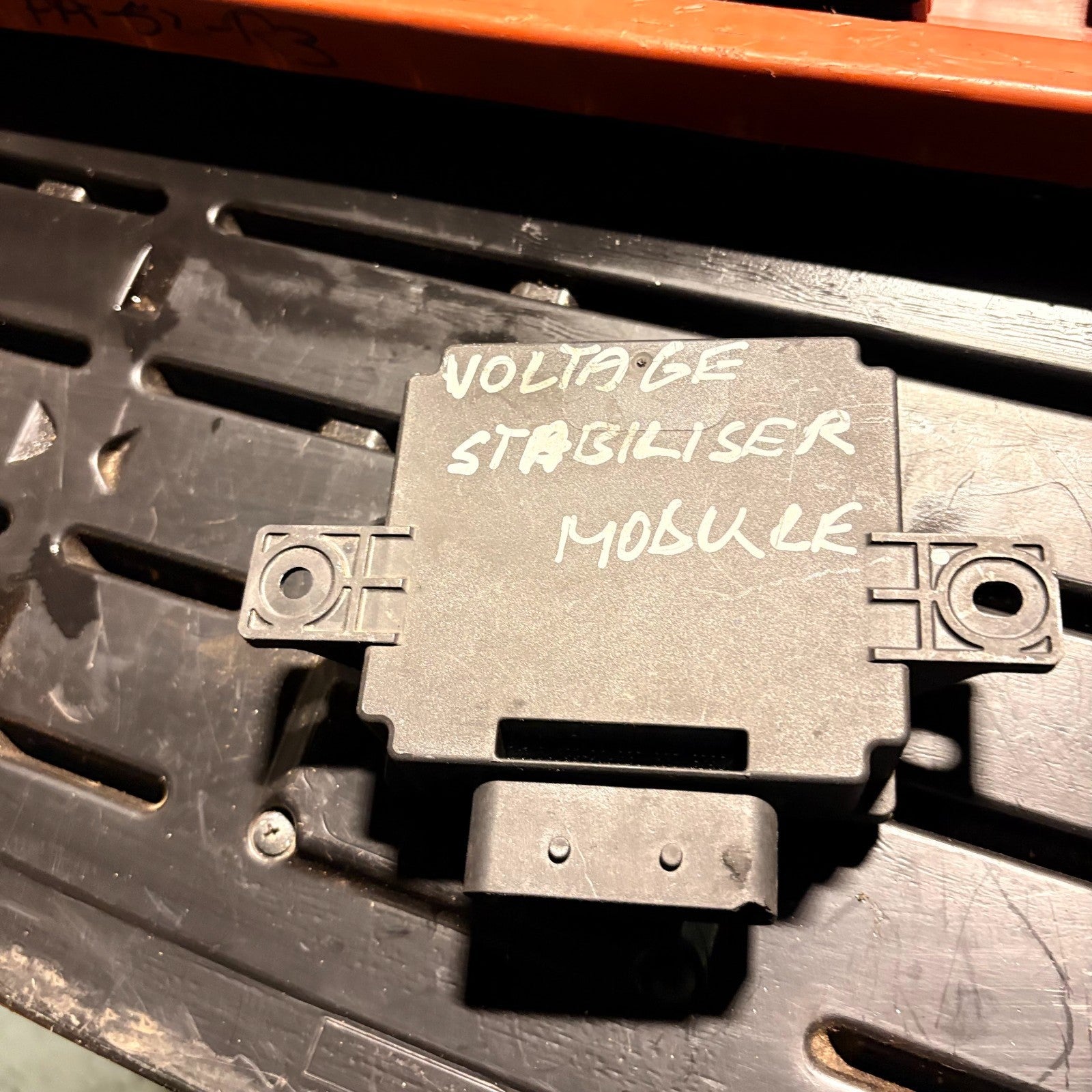 VW DCDC Voltage Stabiliser 3AA919041 Passat 11-15 CC 09-17 Sharan 11-17