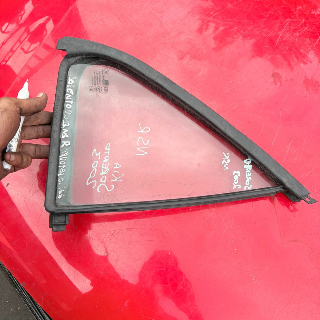 Kia Sorento 2003-2008 Left Rear Quarter Glass Window N/S Quarterlight 87810-3E03