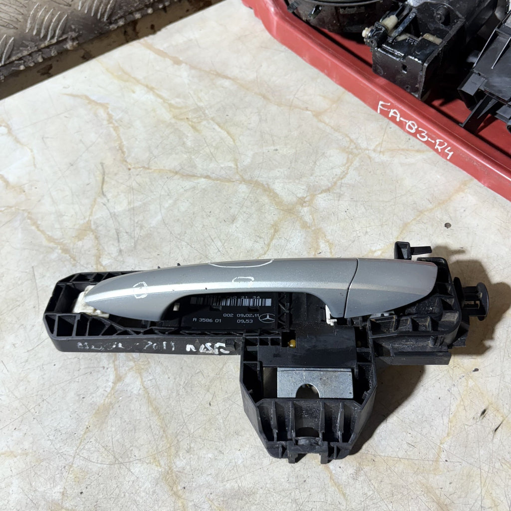 Mercedes E-Class W212 W176 W204 W246 CLA GLA Left Door Handle A358601