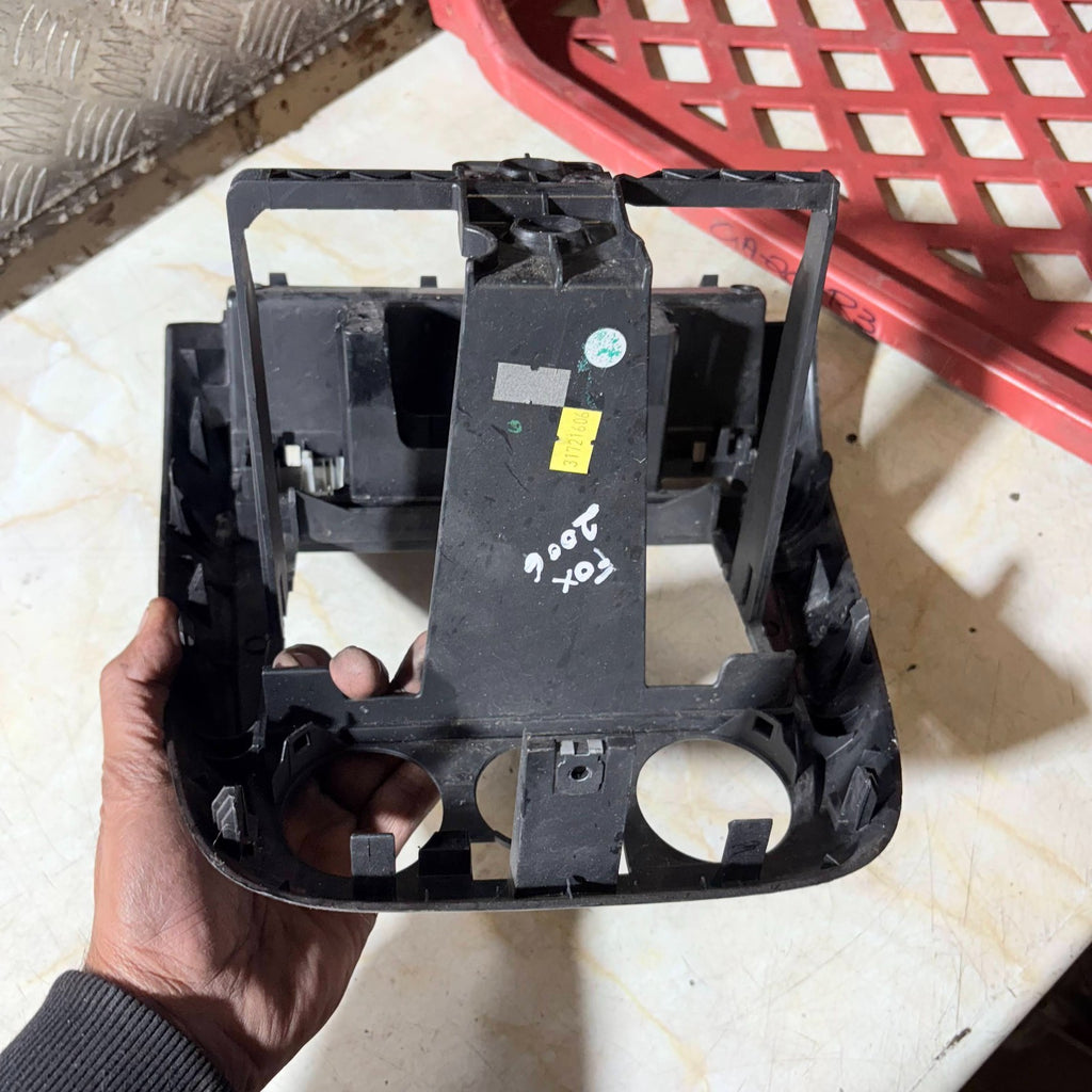 Volkswagen Fox 2006 Radio GPS head unit trim and Button
