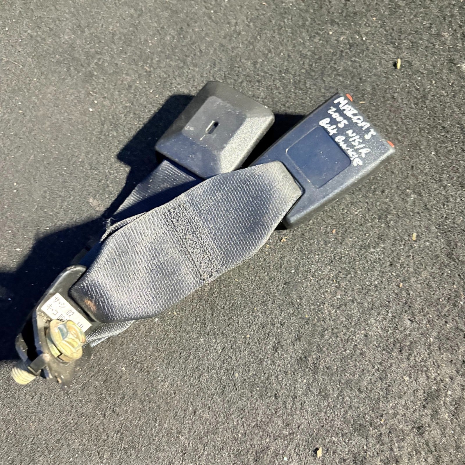 2005 MAZDA 3 DOUBLE SEAT BELT BUCKLE
