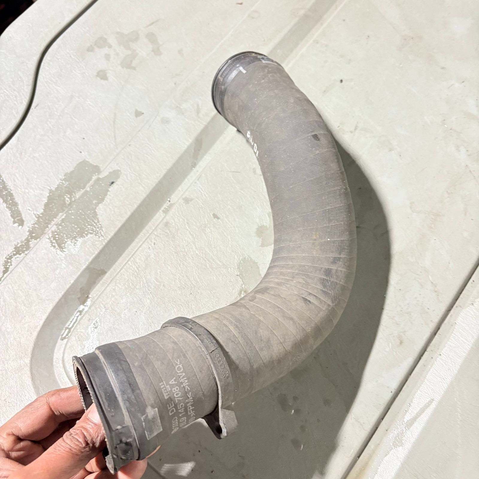 Audi TT 8N 2000-2002 1.8 Turbo Intercooler Charge Hose Right 8L9145708A