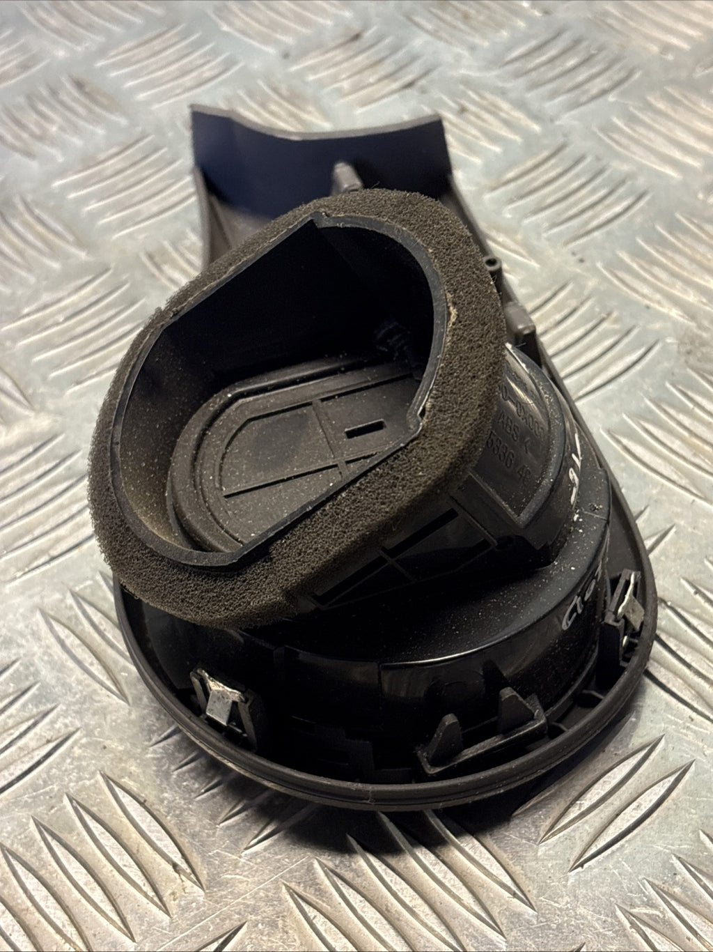 2008-2013 HYUNDAI I10 DRIVER SIDE FRONT DASHBOARD AIR VENT 847610X900KZ