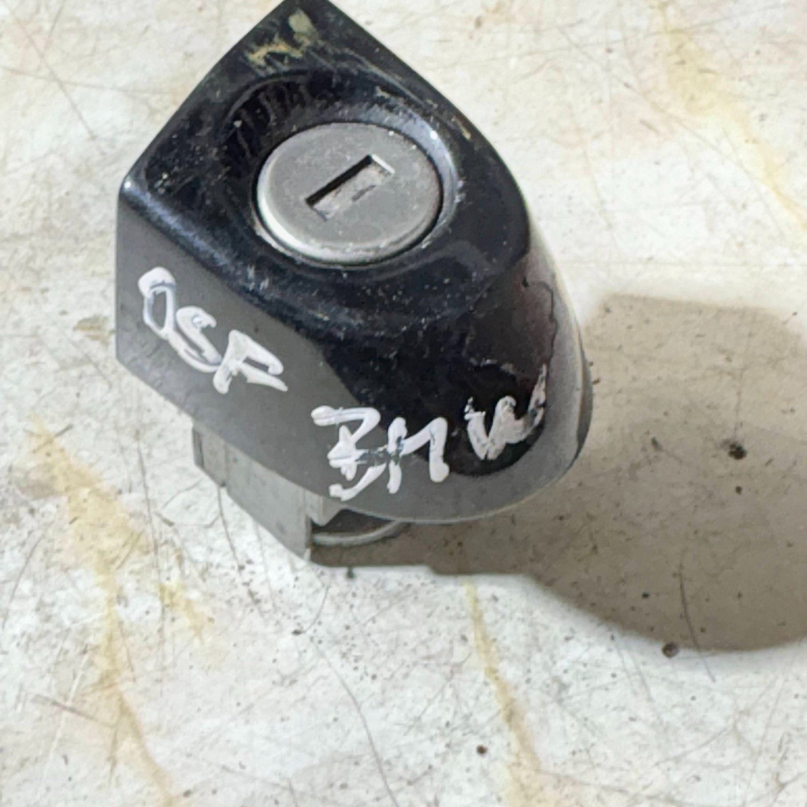 2010 BMW 3 SERIES 318 DRIVER SIDE RIGHT FRONT DOOR HANDLE END CAP