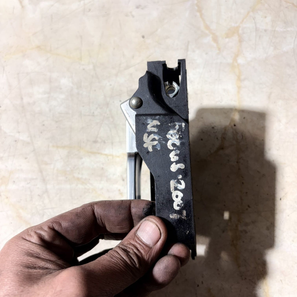 3M51R22601BD Passenger front door handle FORD FOCUS CABRIO(CA5)2.0 3129142 2007