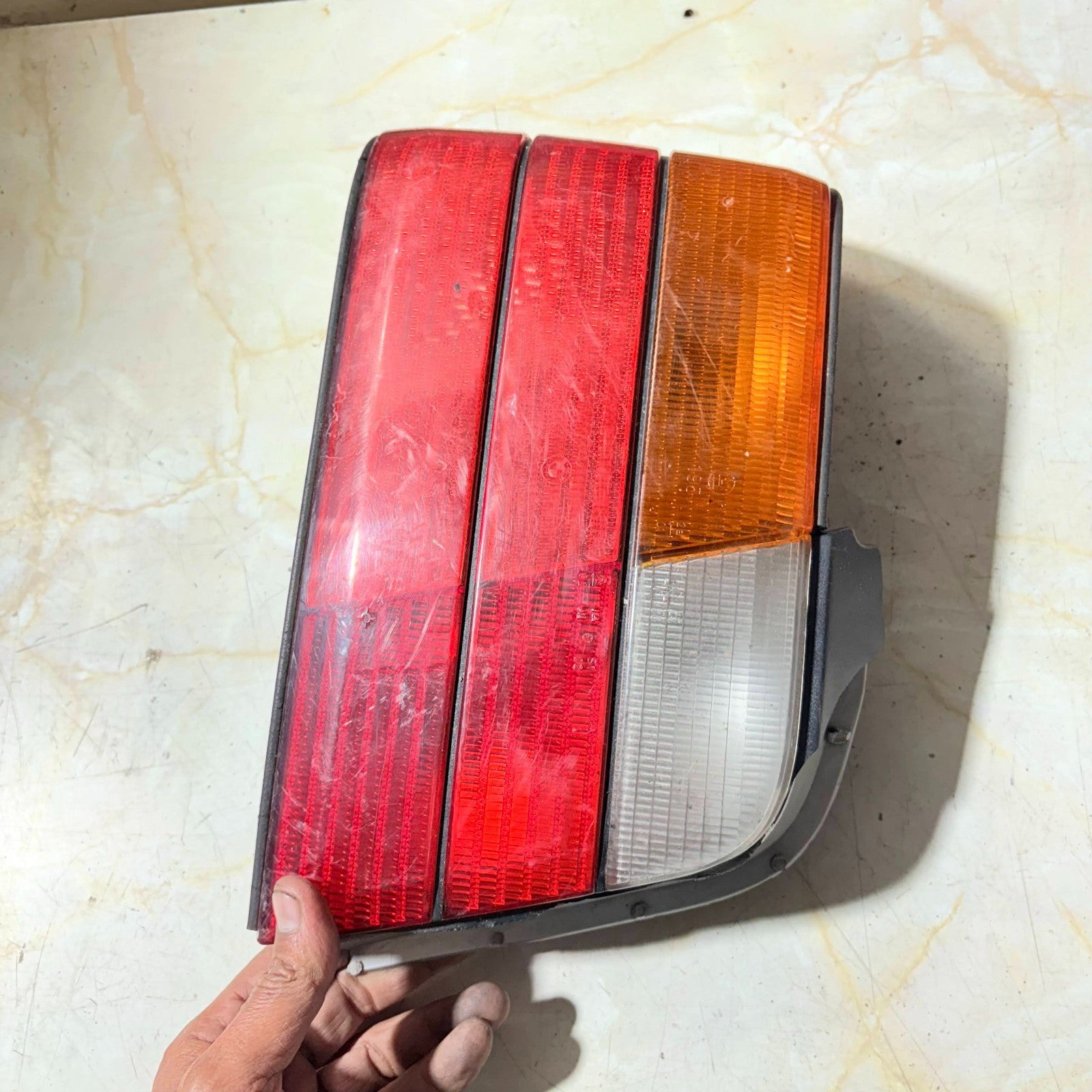 BMW E36 3 SERIES 4DR SALOON 1990-1998 RIGHT REAR TAIL LIGHT AMBER 63211387362