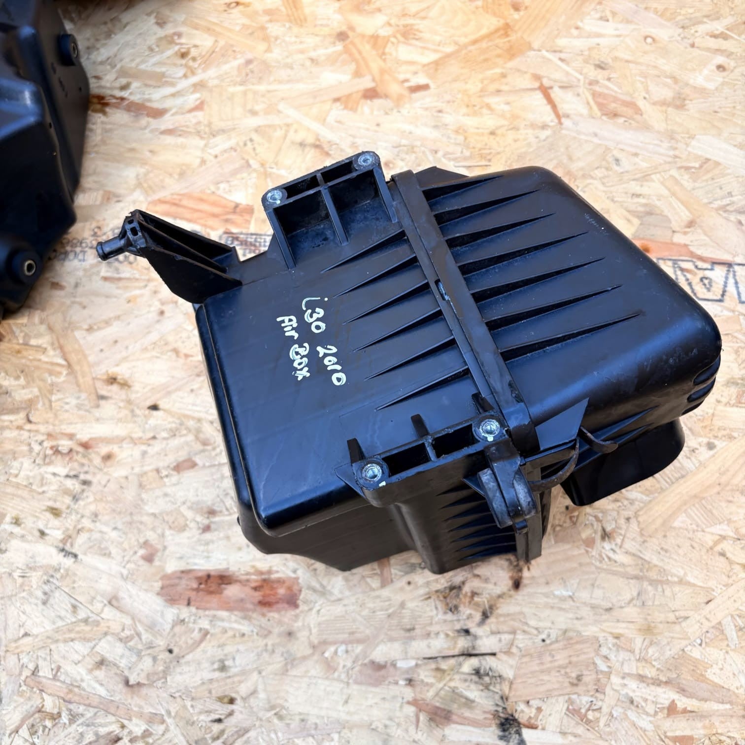 2010 HYUNDAI I30 1.6 DIESEL AIR FILTER HOUSING BOX 281002H200