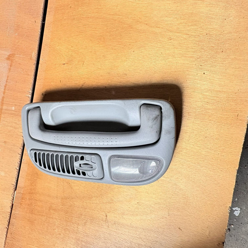 OK55251310 Kia Sedona 02-05 RH Roof Grab Handle Air Vent Reading Light Gray OEM