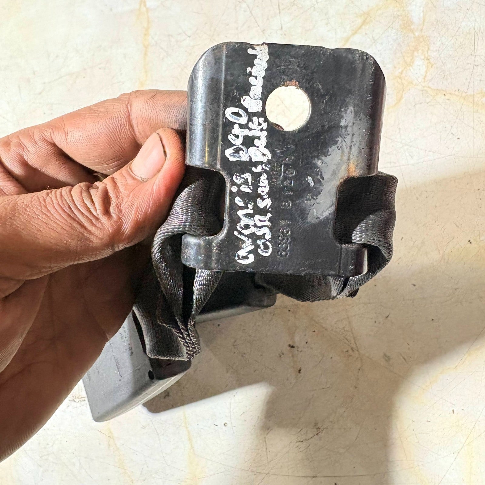 Toyota Avensis Right Driver Os Rear Seat Belt Stalk Buckle Twin Mk2 2003-2009A