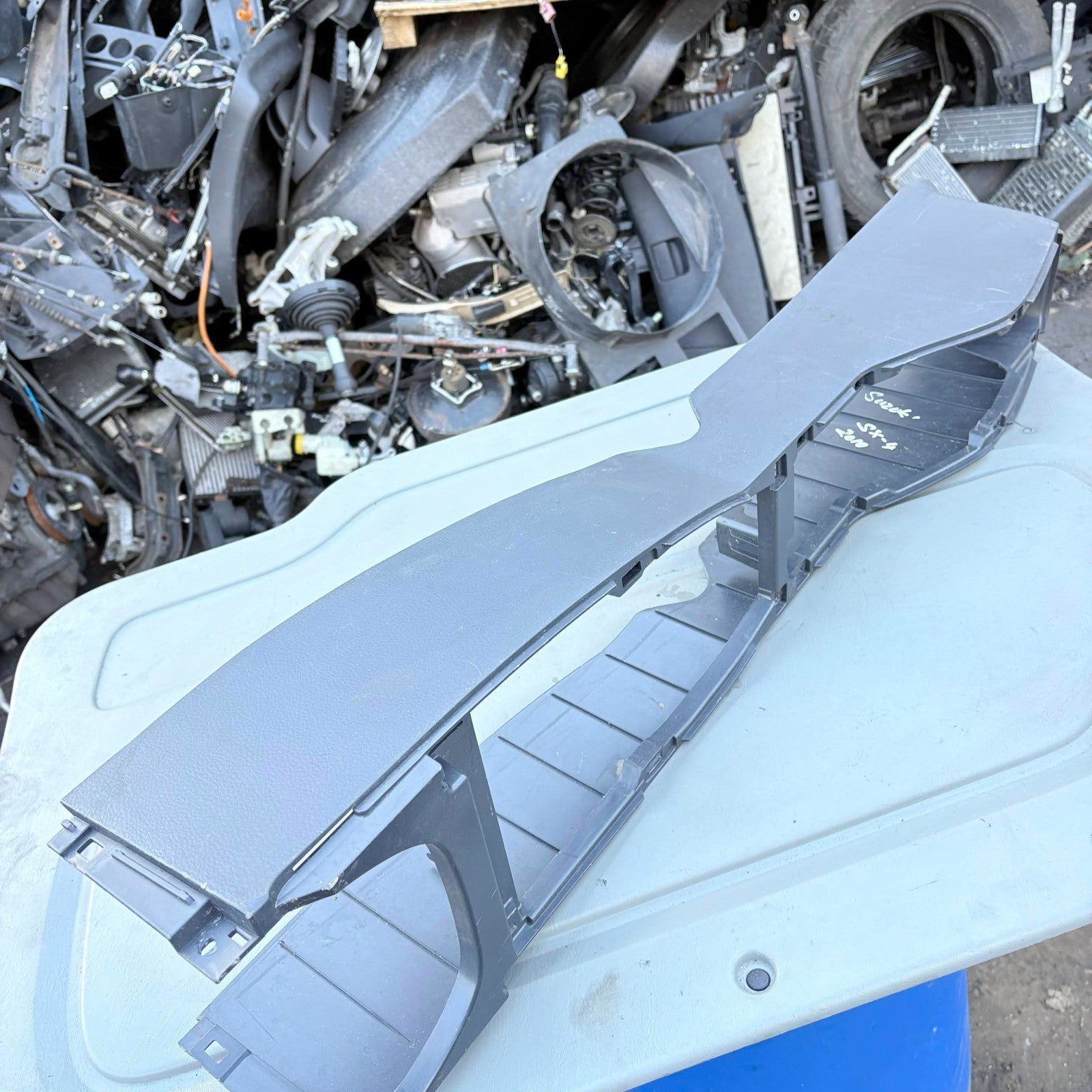 Suzuki SX4 Mk1 2006-2014 5 Door Hatch Centre Console Trim Surround 75811-80J0