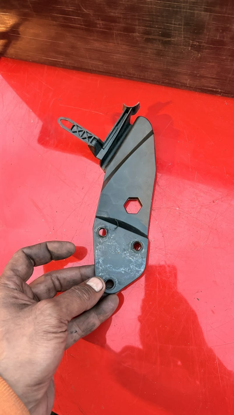 Seat Leon Mk1 1999-2006 Door Window Glass Holder Clip 1J4839768