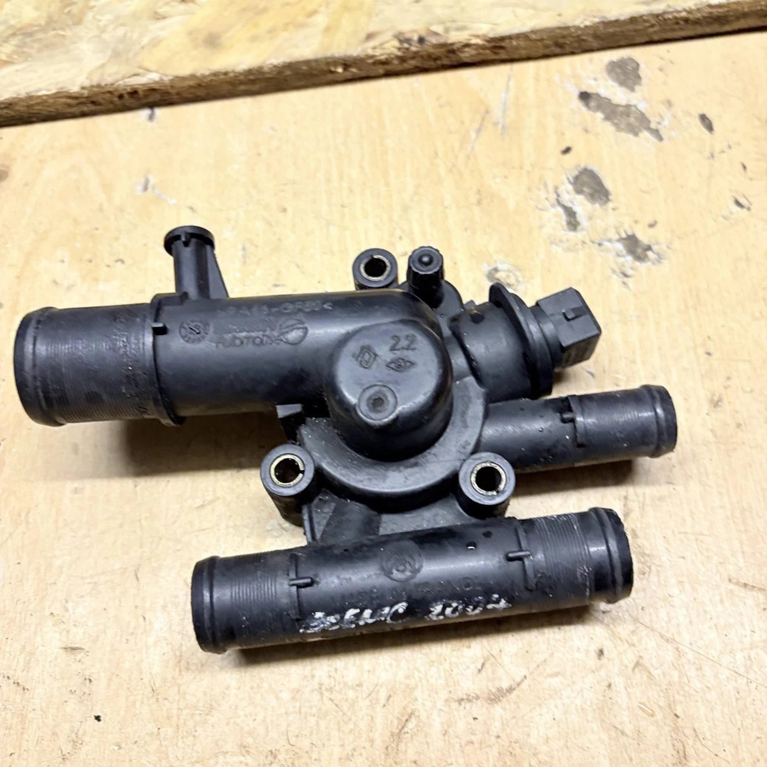 Renault Scenic II 1.9 dCi Thermostat Housing Water Outlet 8200112054 03-09