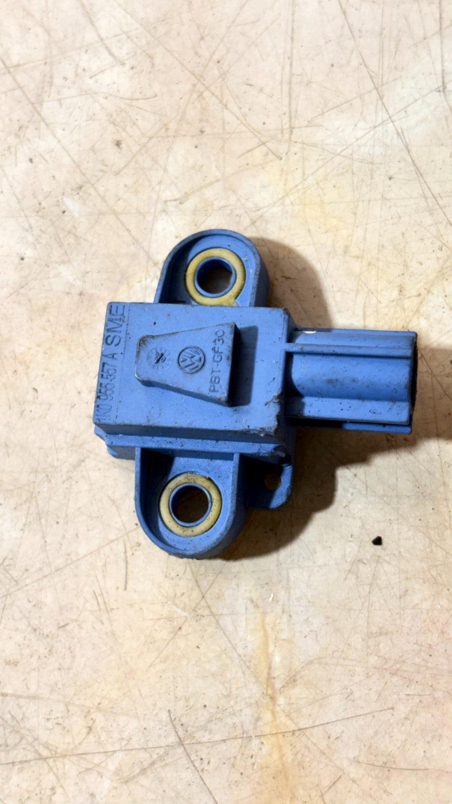 Vw Golf crash sensor relay 1K0 955 557 A