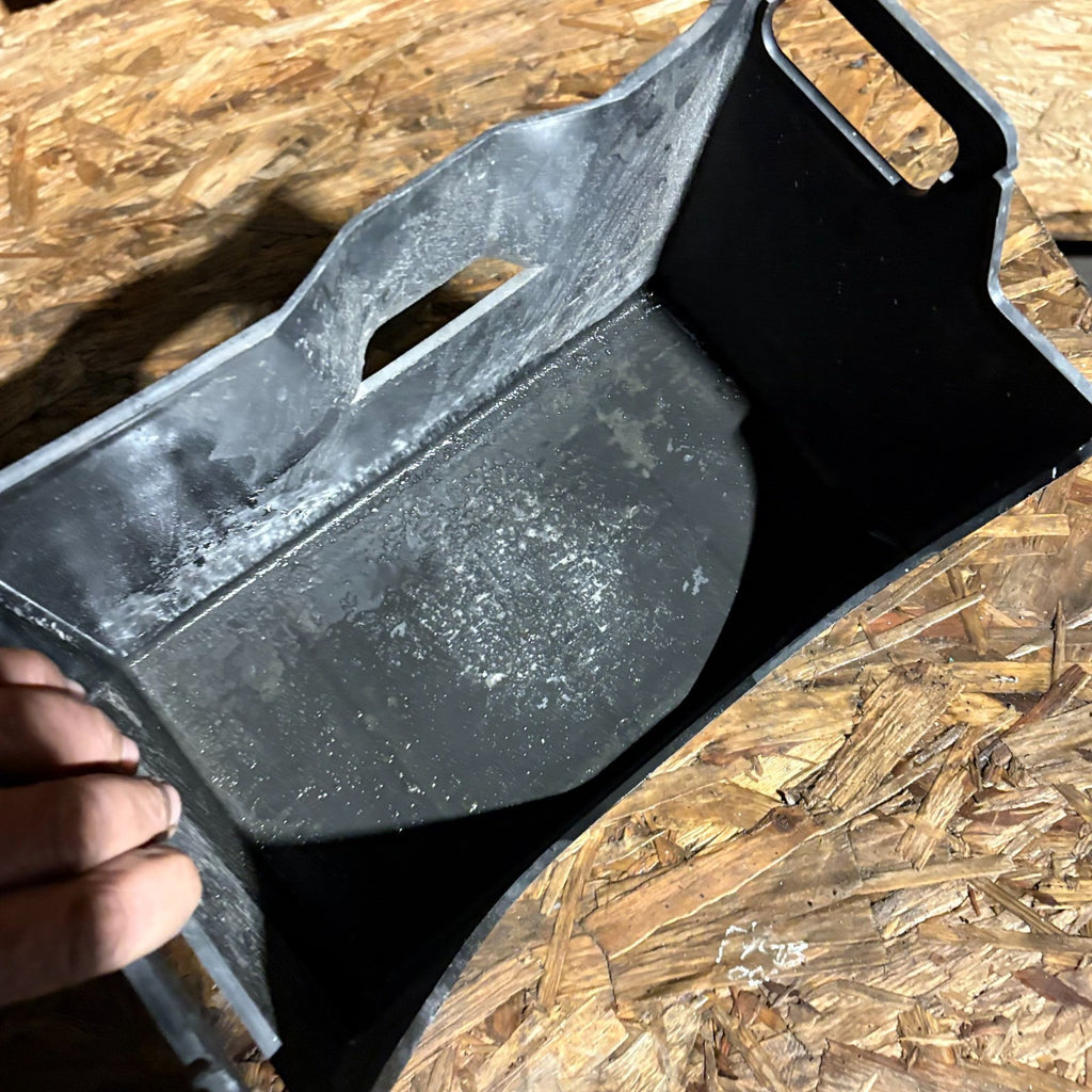 Mitsubishi Shogun/Pajero Mk3 2001-2006 Battery Tray Holder Box Base