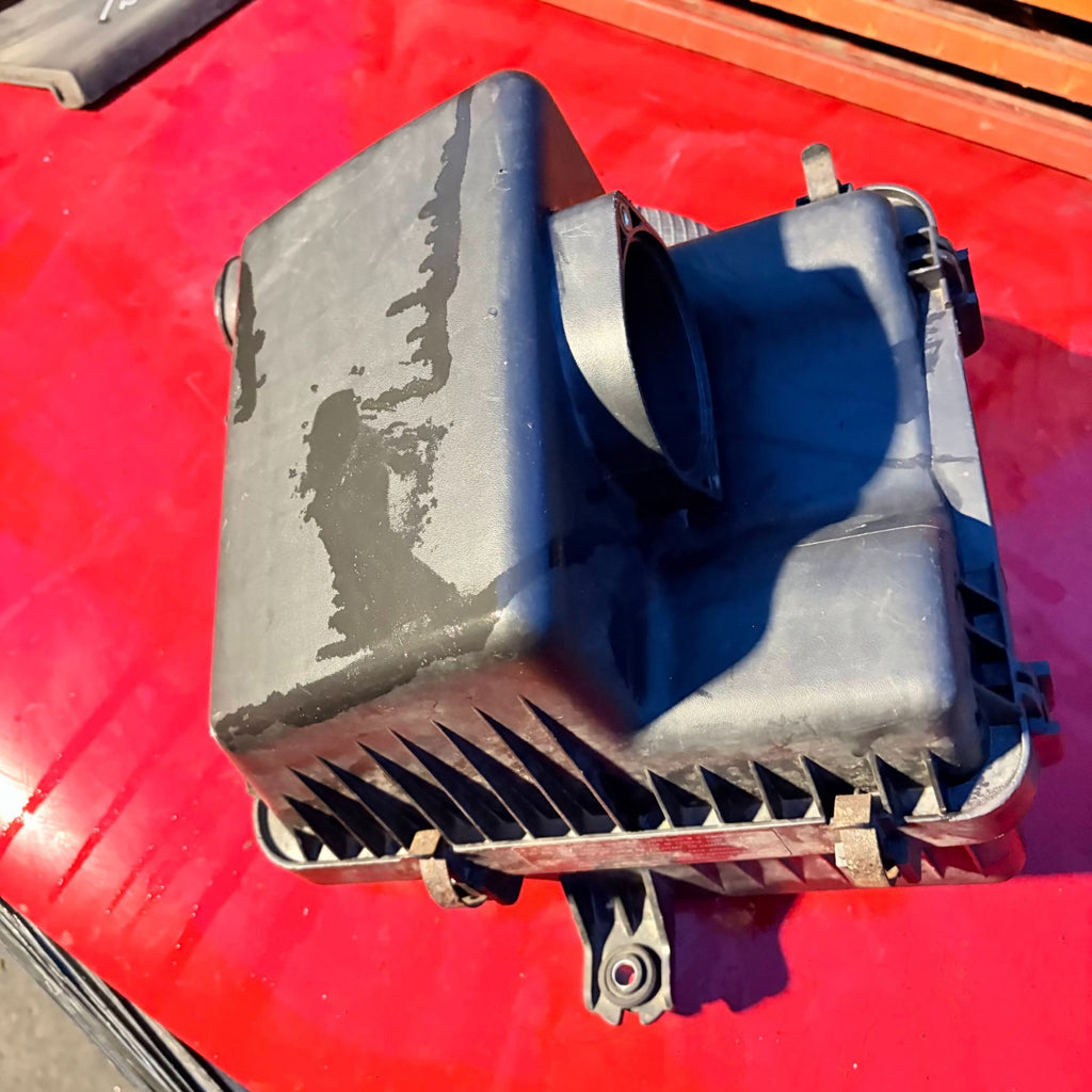 KIA SORENTO MK1 2003 AIR FILTER BOX HOUSING 28110-3E200