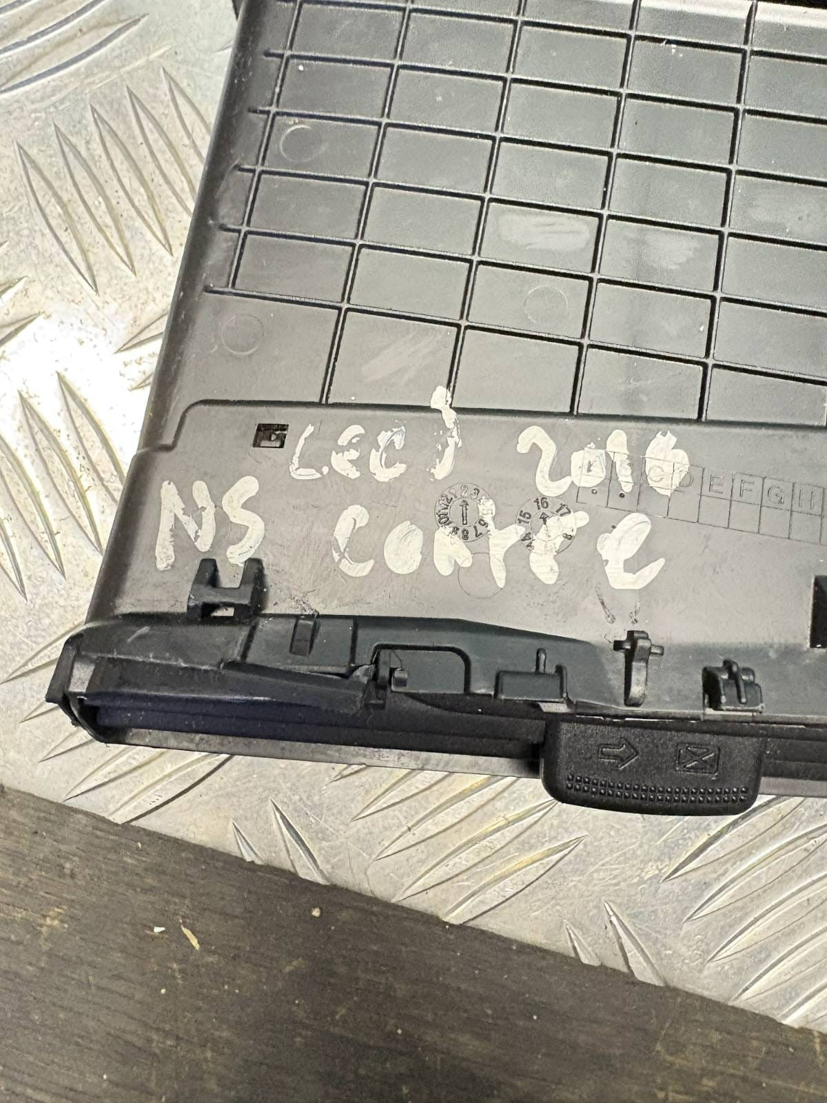 KIA CEED MK2 DASHBOARD CENTRE AIR VENT LEFT PASSENGER SIDE 2018 97410A2700 2016