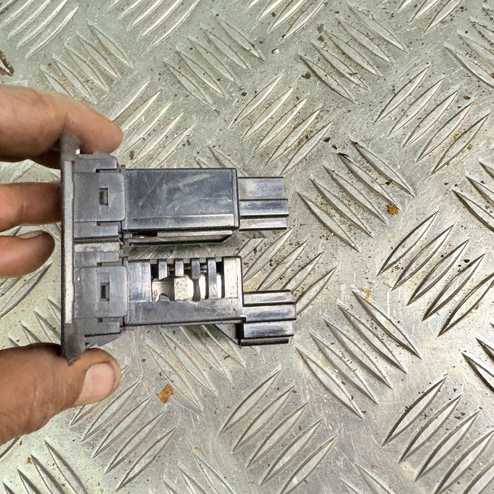 MITSUBISHI SHOGUN HEADLIGHT SWITCH CONTROL ADJUST SWITCH