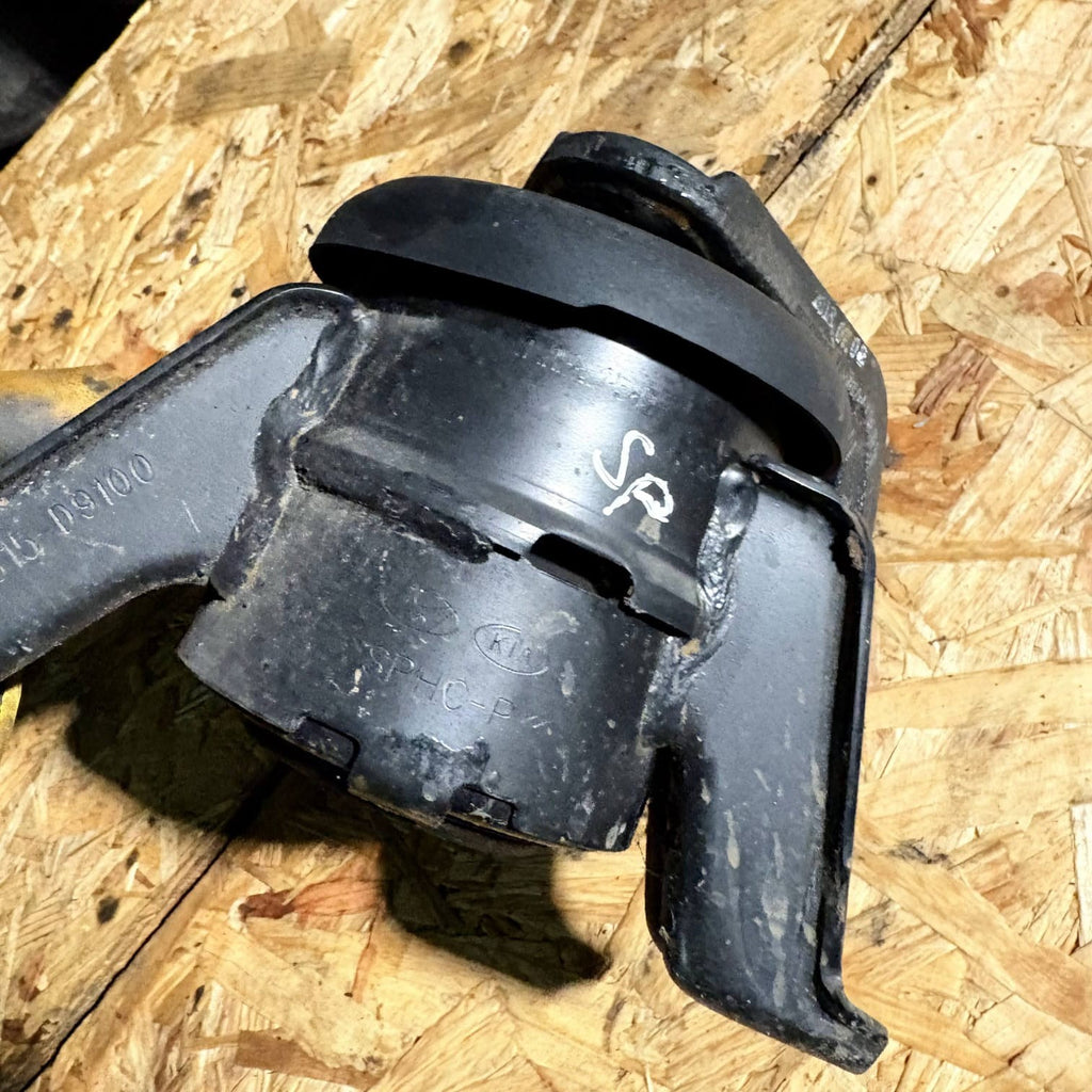 KIA Sportage Diesel 100kW Engine mount bracket 21815D9100 DON4932