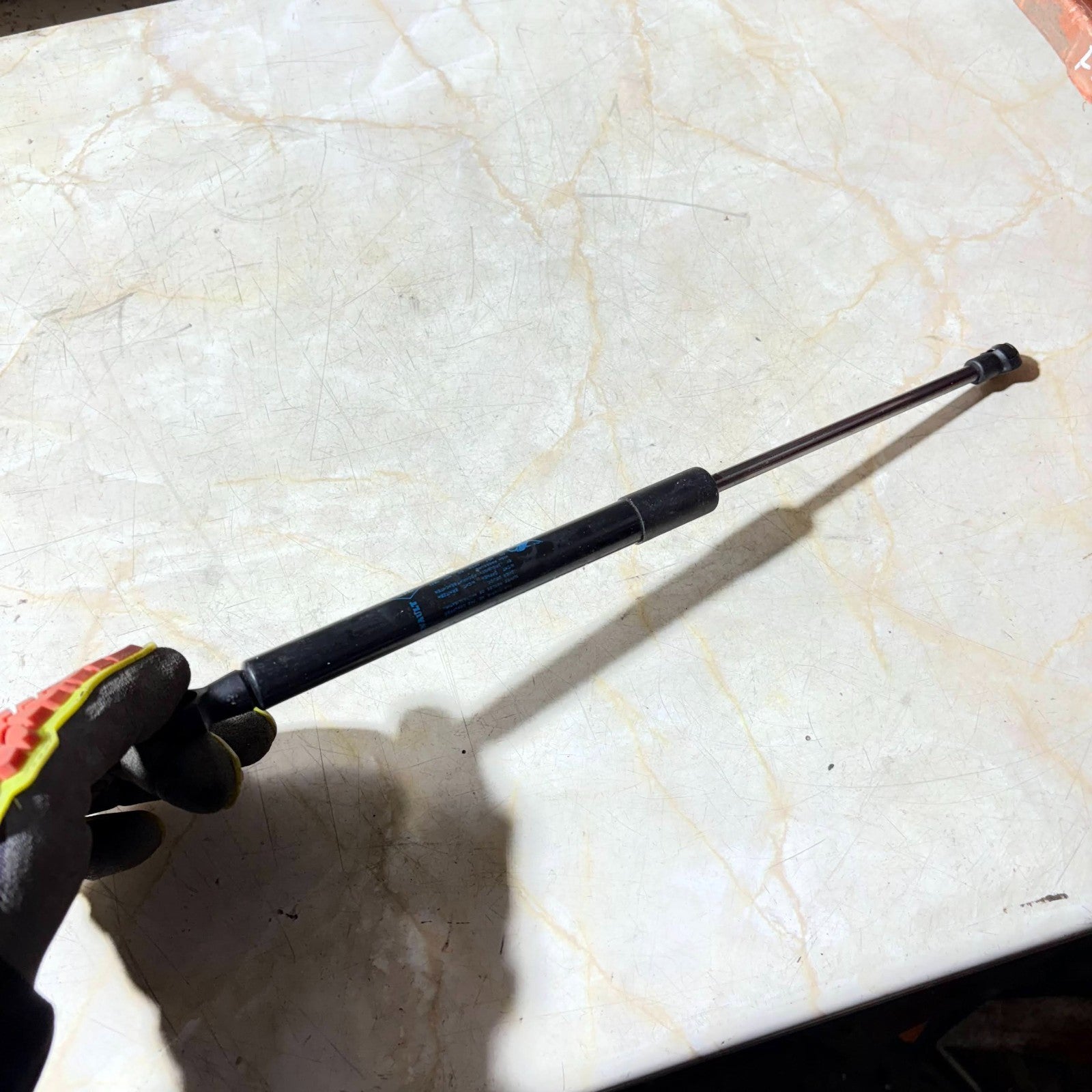8200385560 TAILGATE GAS STRUT FOR RENAULT TWINGO 2013