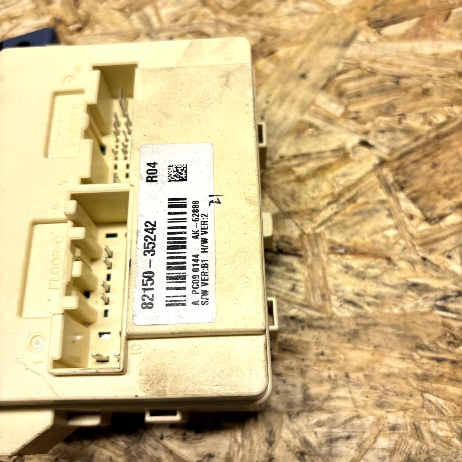 SsangYong Tivoli Relay Fuse Box Junction Box 82150-35242 (2017-2018) ELX 1.6
