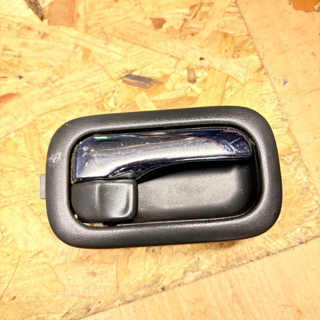 Nissan X-Trail T30 2002 Driver Front door interior handle DEV315339