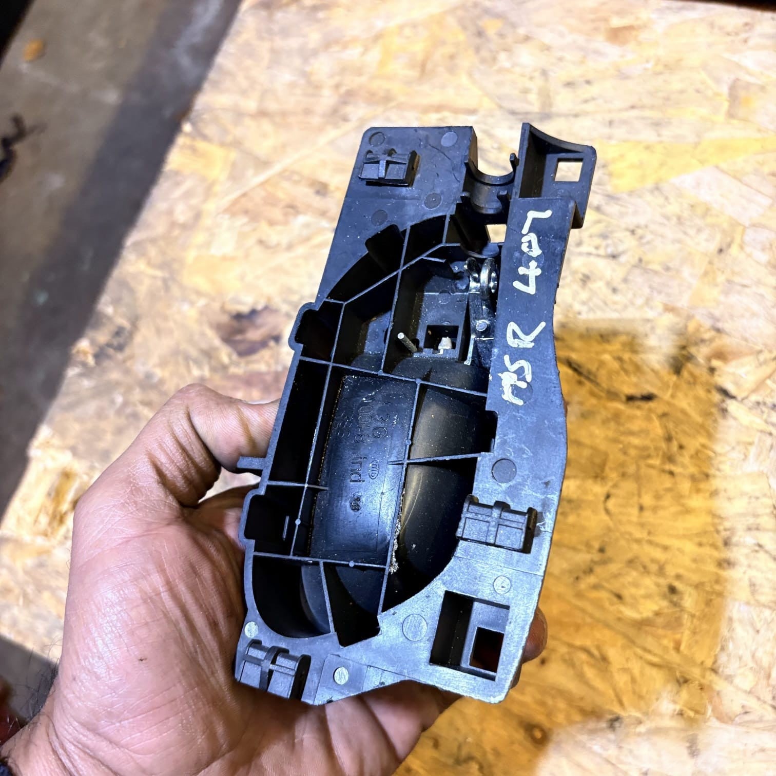 Citroen C4 DOOR PULL HANDLE-INTERIOR PASSENGER REAR SIDE) 100187386