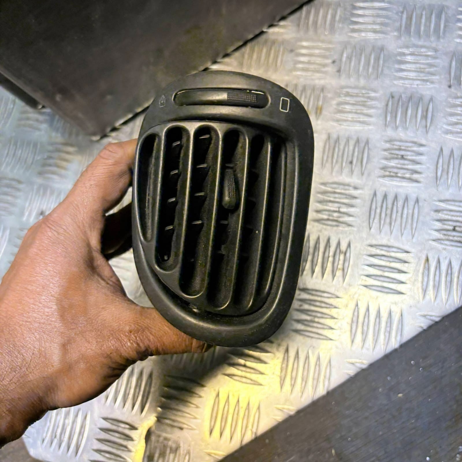 Peugeot 206 Dashboard Heater Air Vent Front Right Driver O/S 9632184377 98-09
