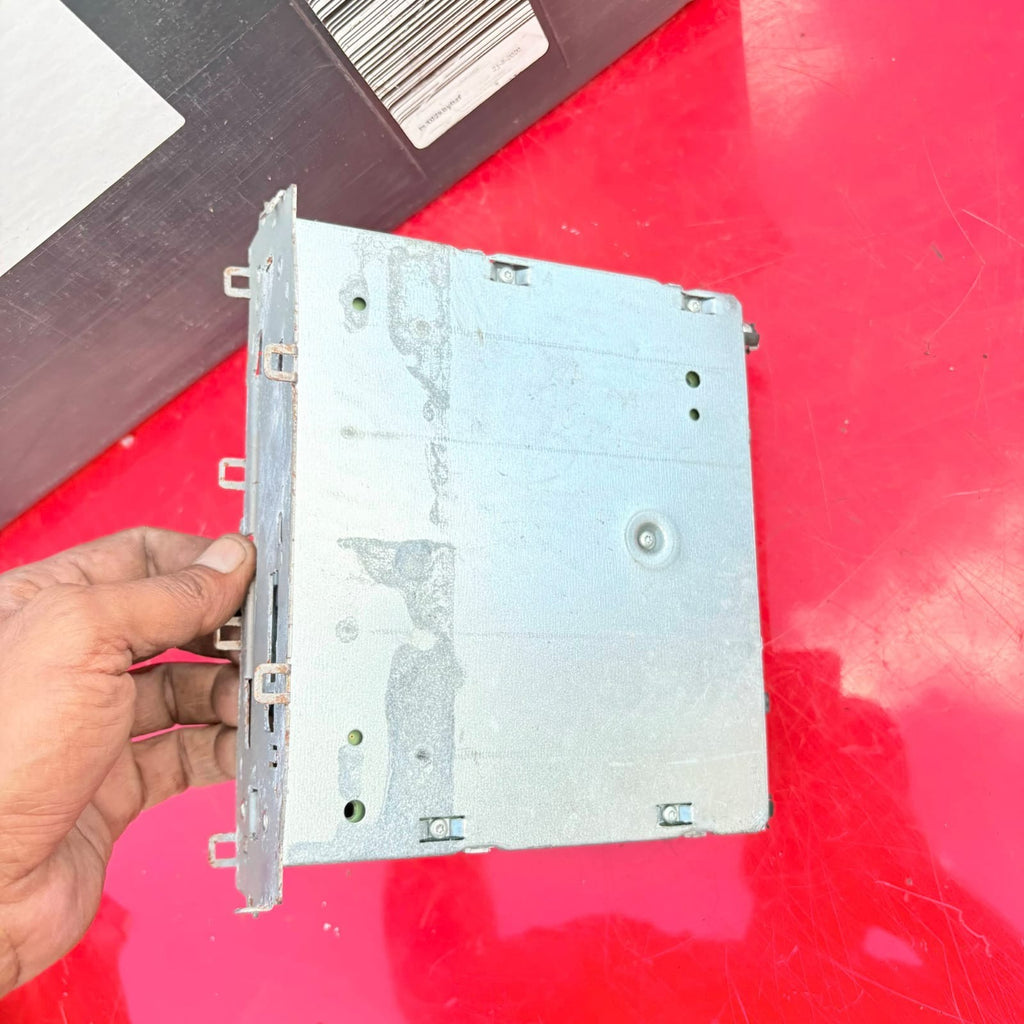 2012 FORD KA 2 RADIO + CD PLAYER-P/N: 7355375770