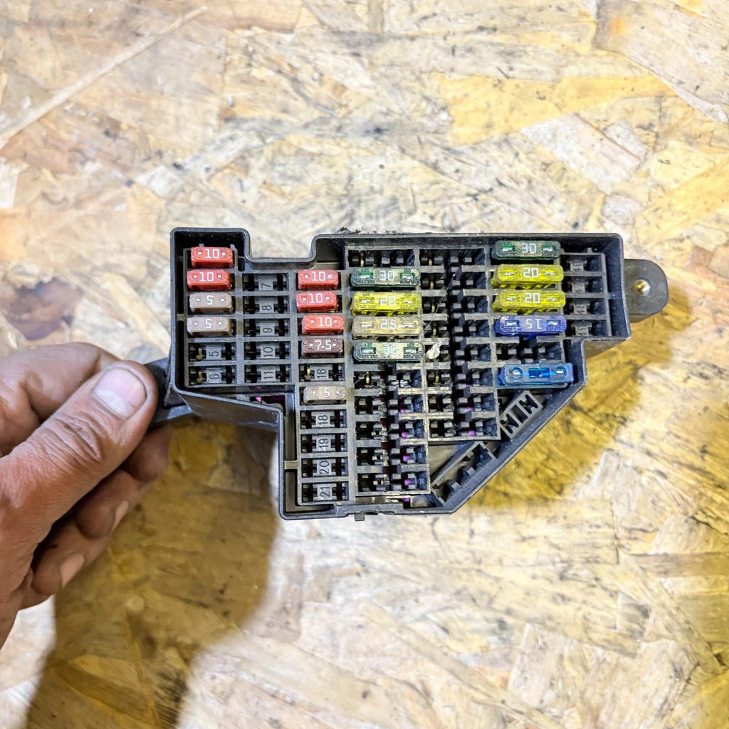 2008 VOLKSWAGEN JETTA FUSE BOX