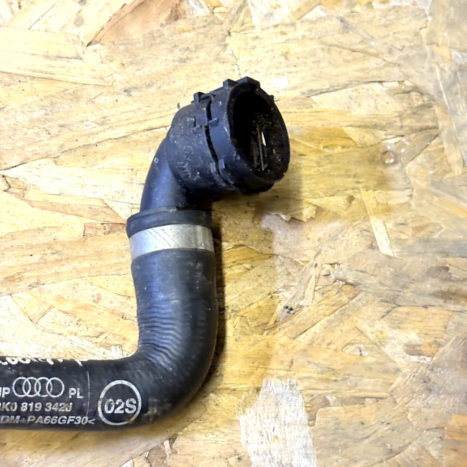 AUDI A5 8T A4 2.0 WATER COOLANT PIPE 8K0819342J 8E0122293