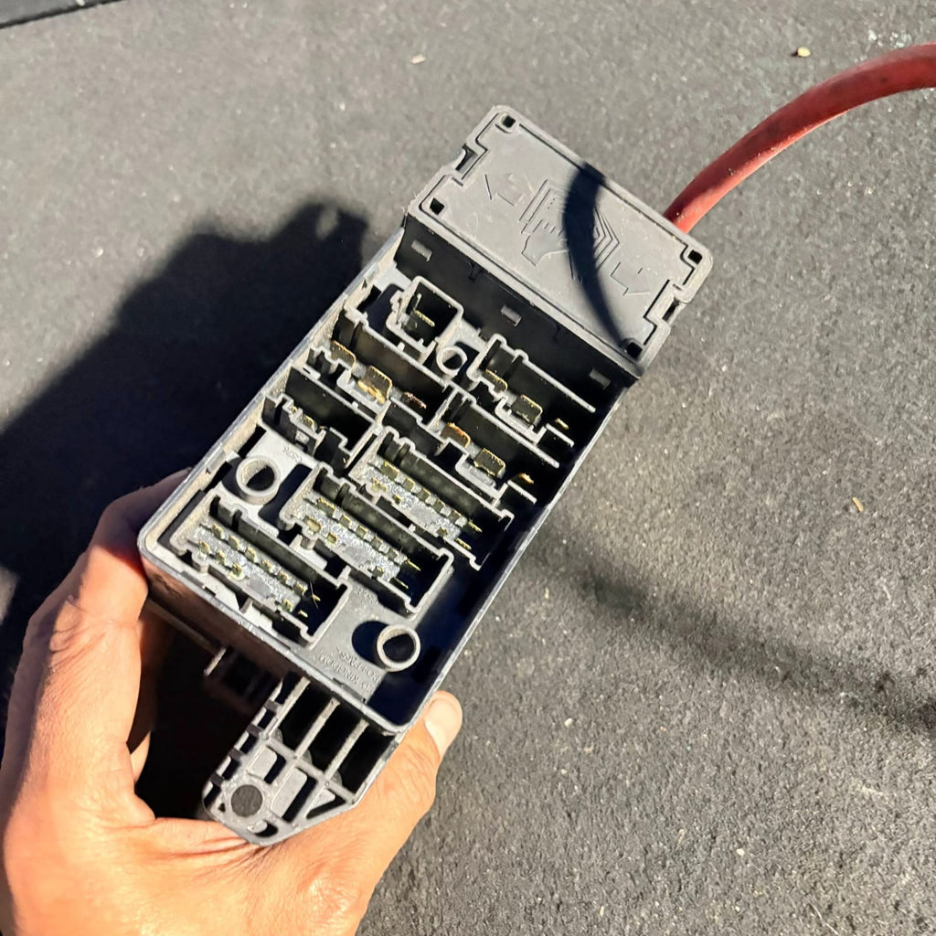 MINI Cooper R50/R53 03-06 R52 Conv 04-08 Engine Fuse Box Cover 61136906606