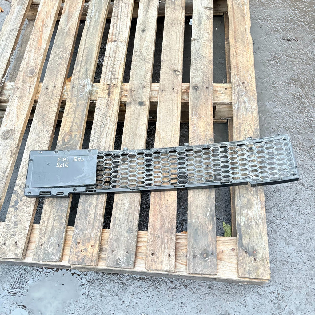 Fiat 500 312 2007-2015 Front Bumper Lower Centre Grille Mesh Insert Pre-Facelift