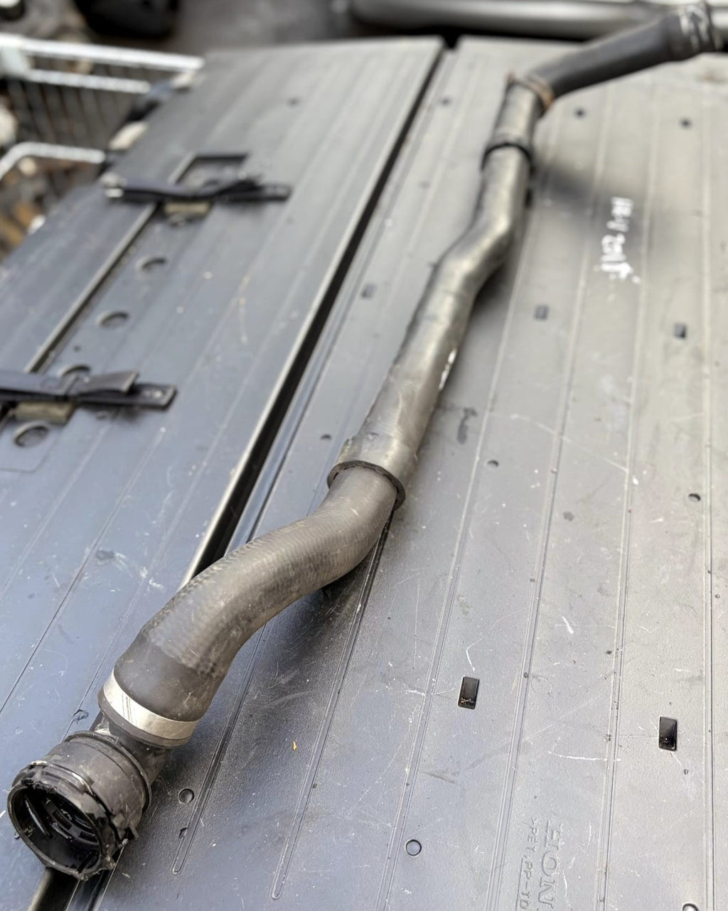 Porsche Cayenne 955 957 3.2 Radiator Coolant Water Pipe Top Hose 7L0122101E 2004