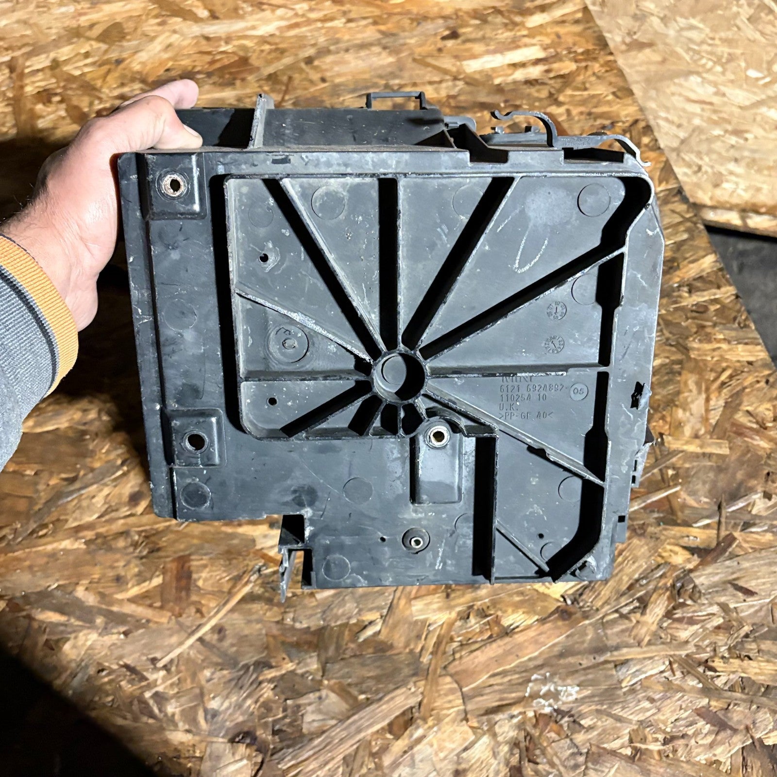 MINI COOPER R52 CONVERTIBLE 2004-2008 BATTERY BOX 6924892