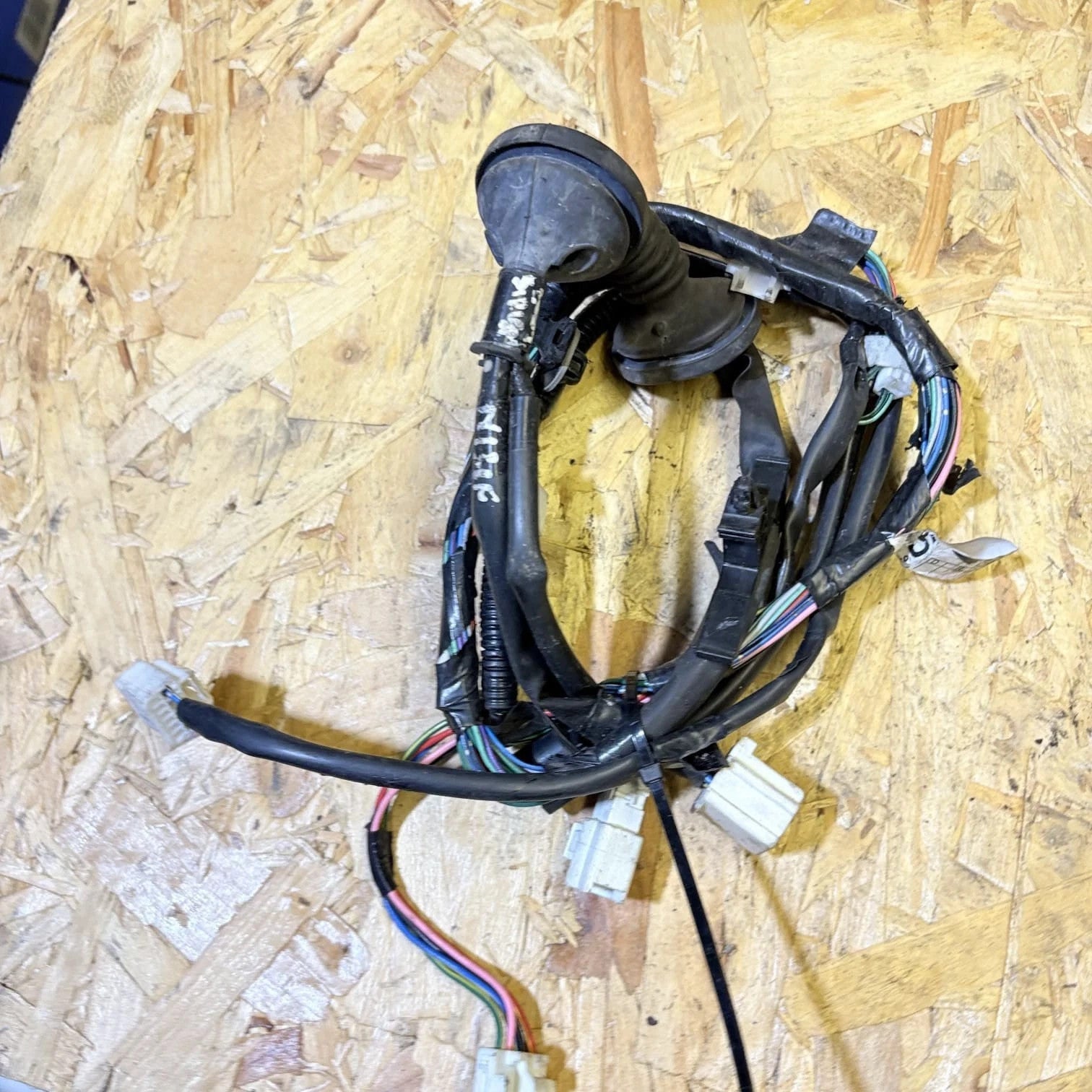 TOYOTA AVENSIS D-4D MK3 PASSENGER FRONT DOOR WIRING LOOM 8215105680 NSF