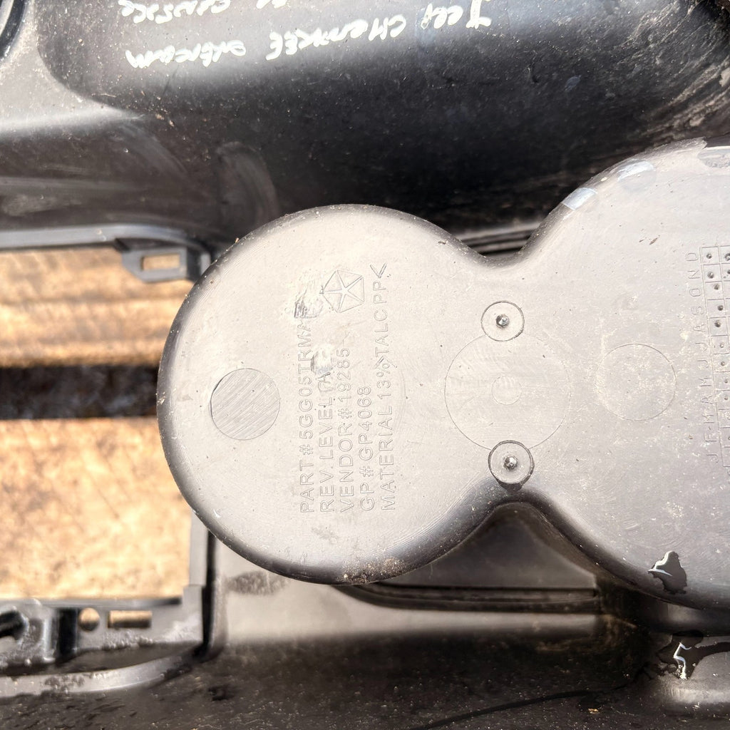 5GG05TRMA Jeep Cherokee KJ/Liberty 2002-2007 Auto Center Console Armrest