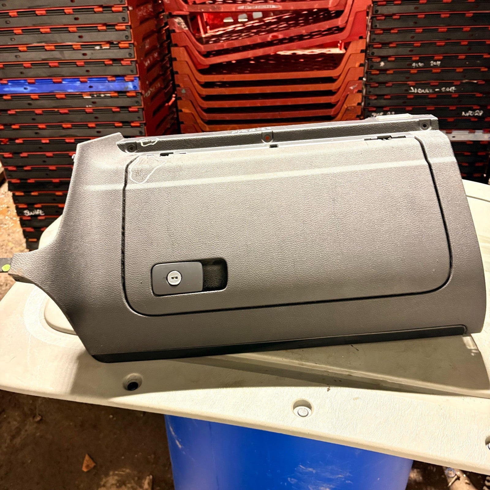 1K2857289A VW Jetta A5 2005-2010 Glove Box Assembly w/ Lock