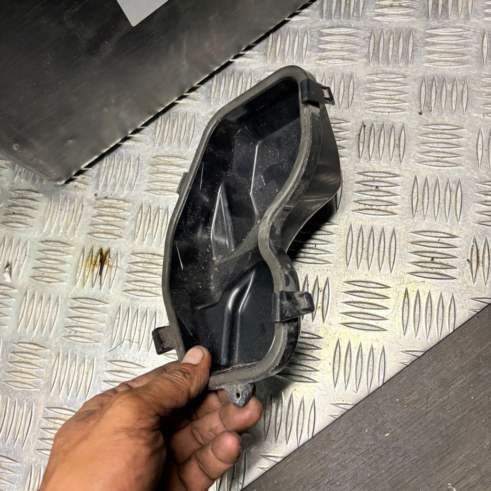 Ford Focus 2007 Headlight Screw Clip Bulb Cover Pass Headlamp 4M5113K060-??