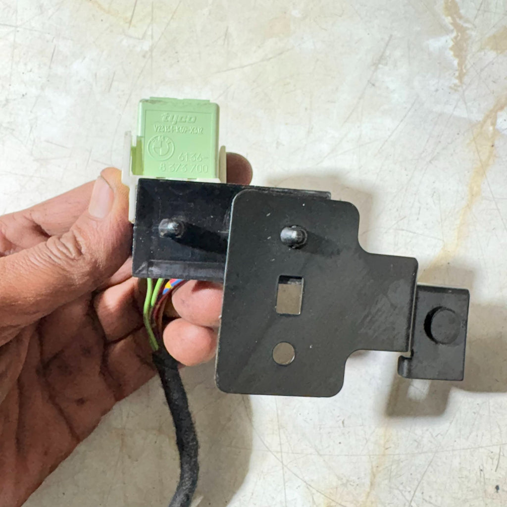 BMW & MINI White Green Make Contact Relay V23134-K59-X312