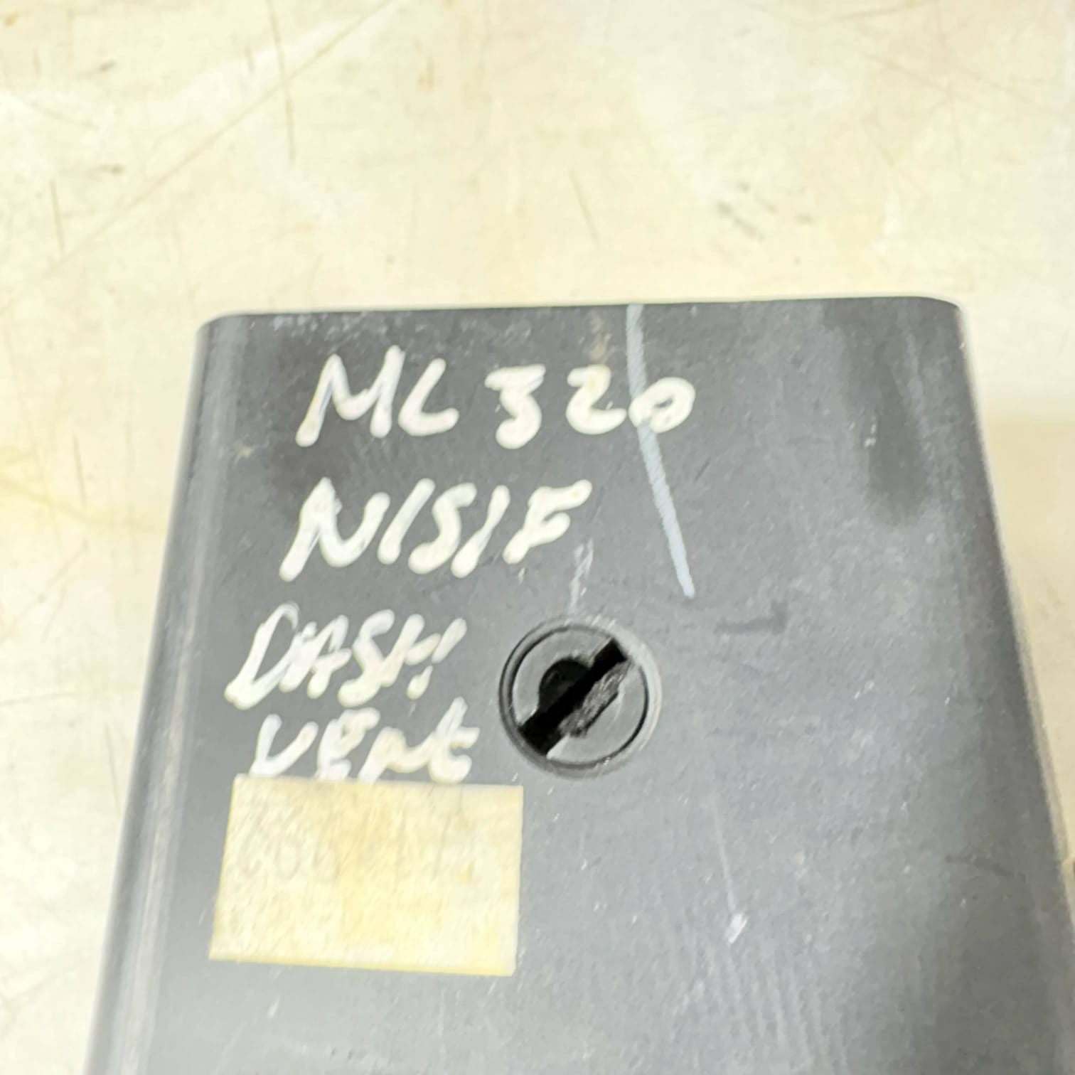 Mercedes ML-Class W163 1997-2005 Passenger Front Dashboard Air Vent A1638300154