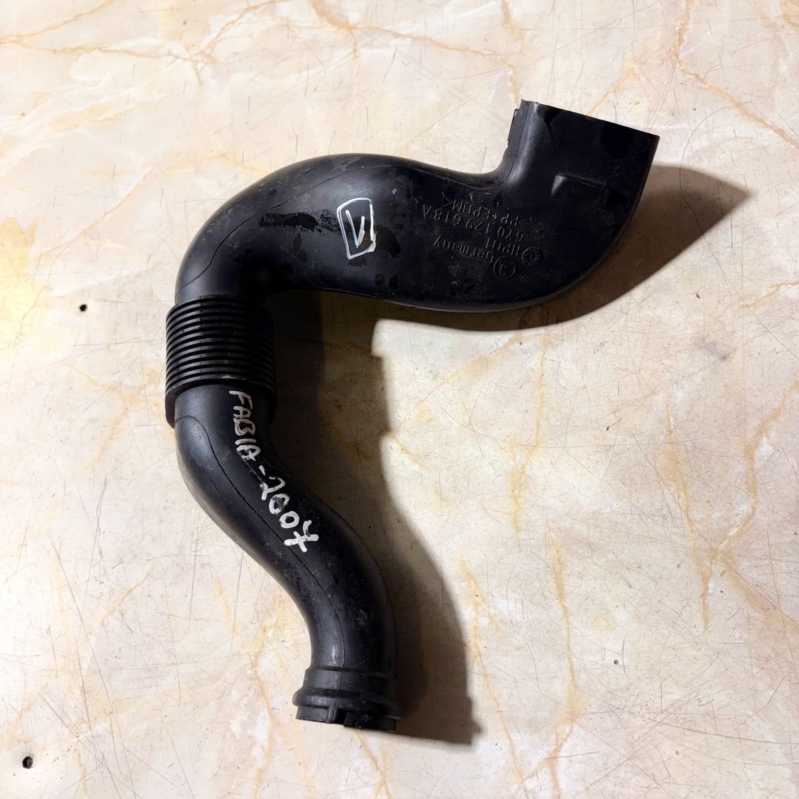 2007-2012 SKODA FABIA MK2 1.2 AIR INTAKE PIPE 6Y0129618A