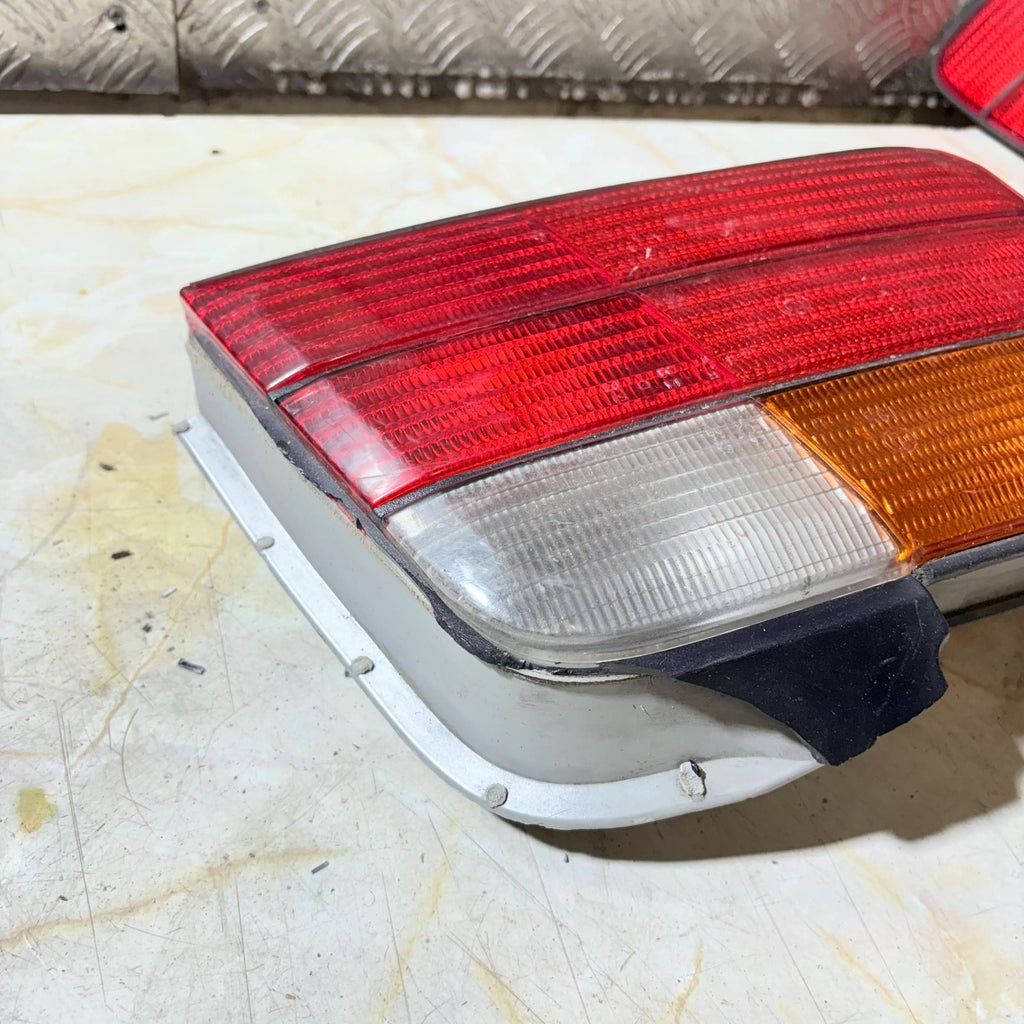 BMW E36 3 SERIES 4DR SALOON 1990-1998 RIGHT REAR TAIL LIGHT AMBER 63211387362