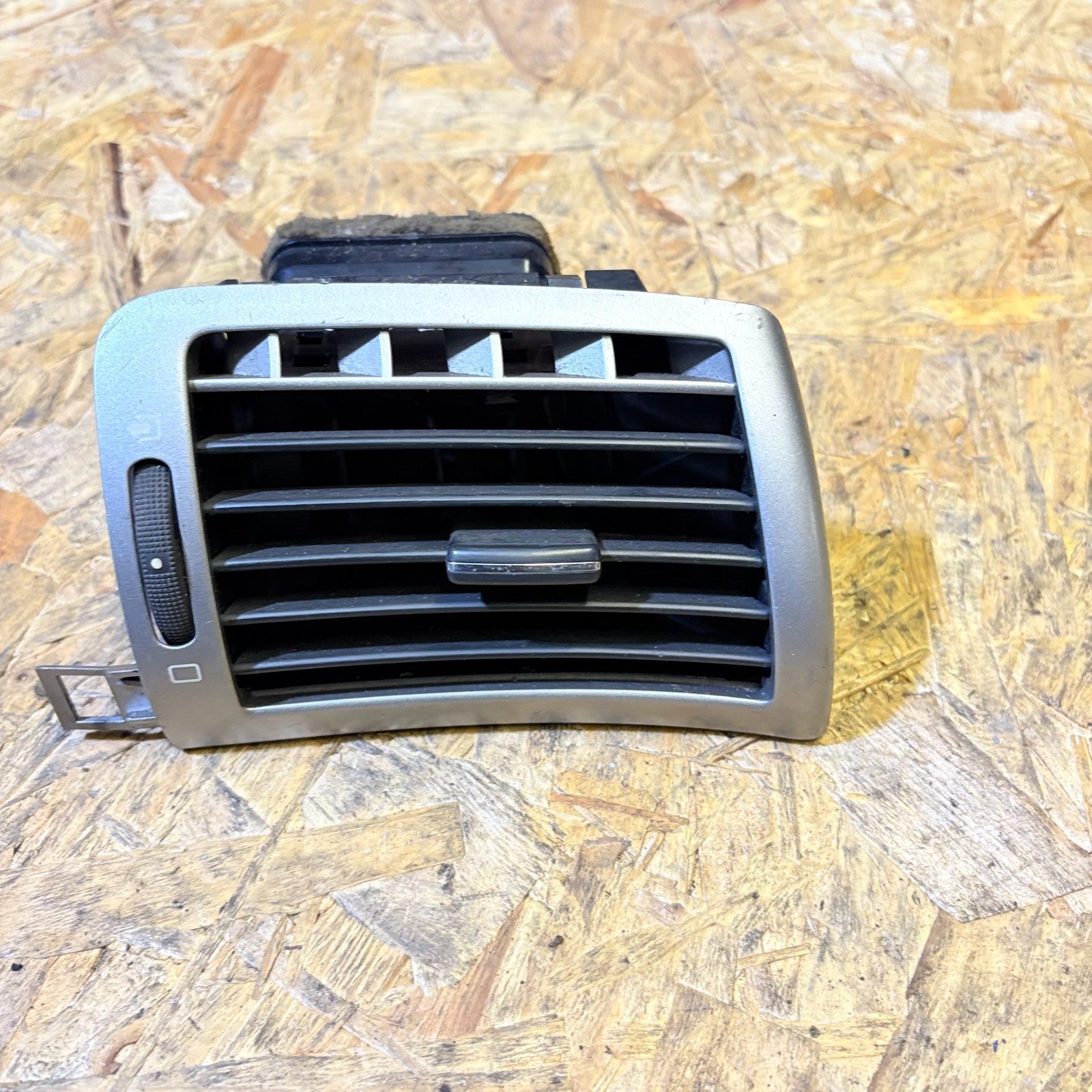 PEUGEOT 407 DASHBOARD AIR VENT FRONT RIGHT DRIVER SIDE 2008