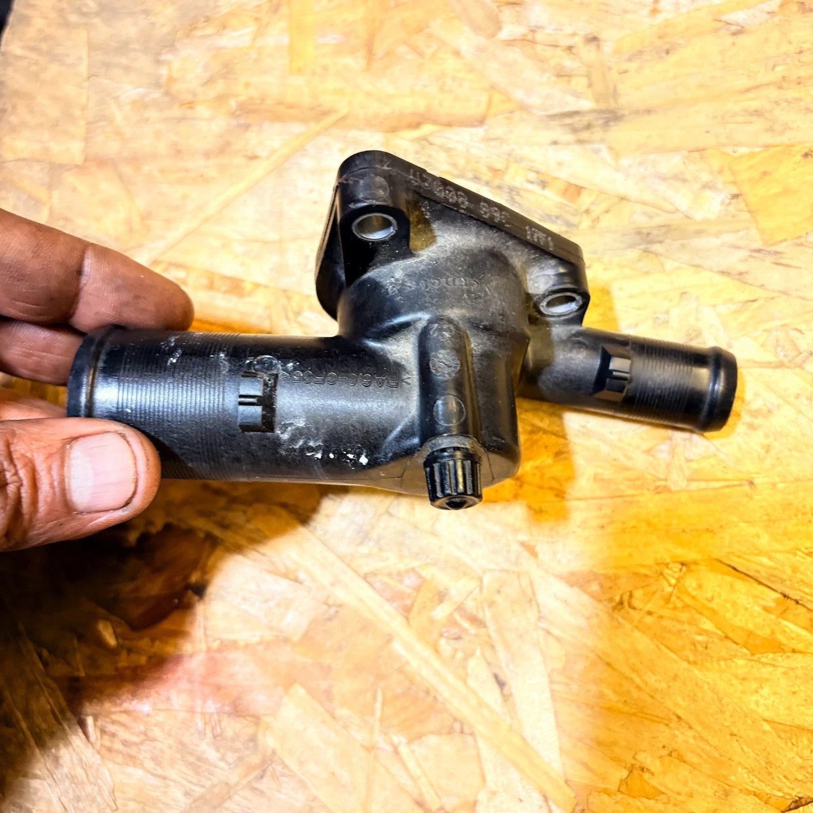 Thermostat housing for Renault