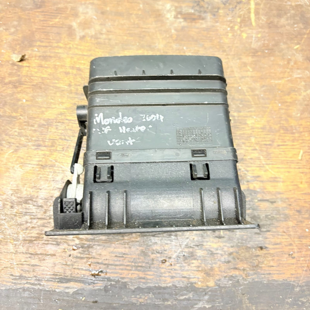 Toyota Corolla E120 E130 2004 front dash center air vent grill 8222